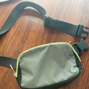 lululemon Everywhere Belt Bag